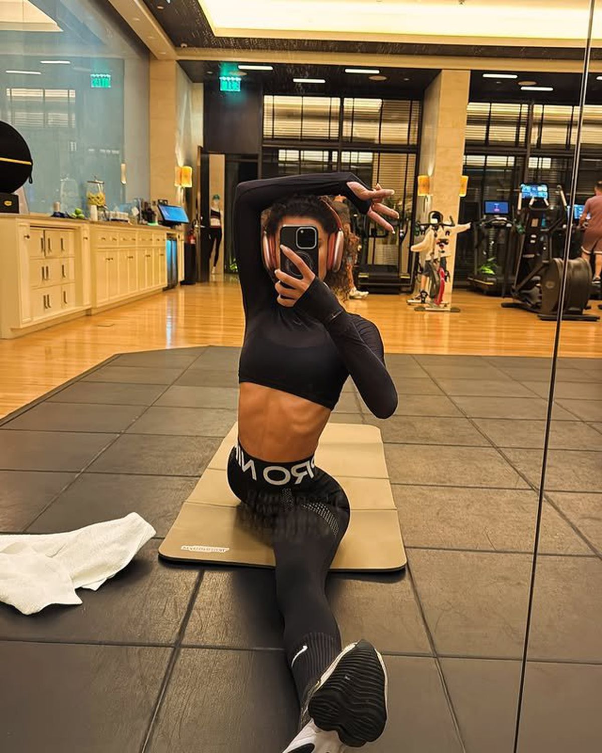 Zlatan Ibrahimovic, Marco Verratti și Jessica Aidi, pe plajă în Ibiza