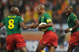 Suspendare pentru cinci ani după o bătaie în vestiarul naționalei! » Două legende au fost despărțite de poliție