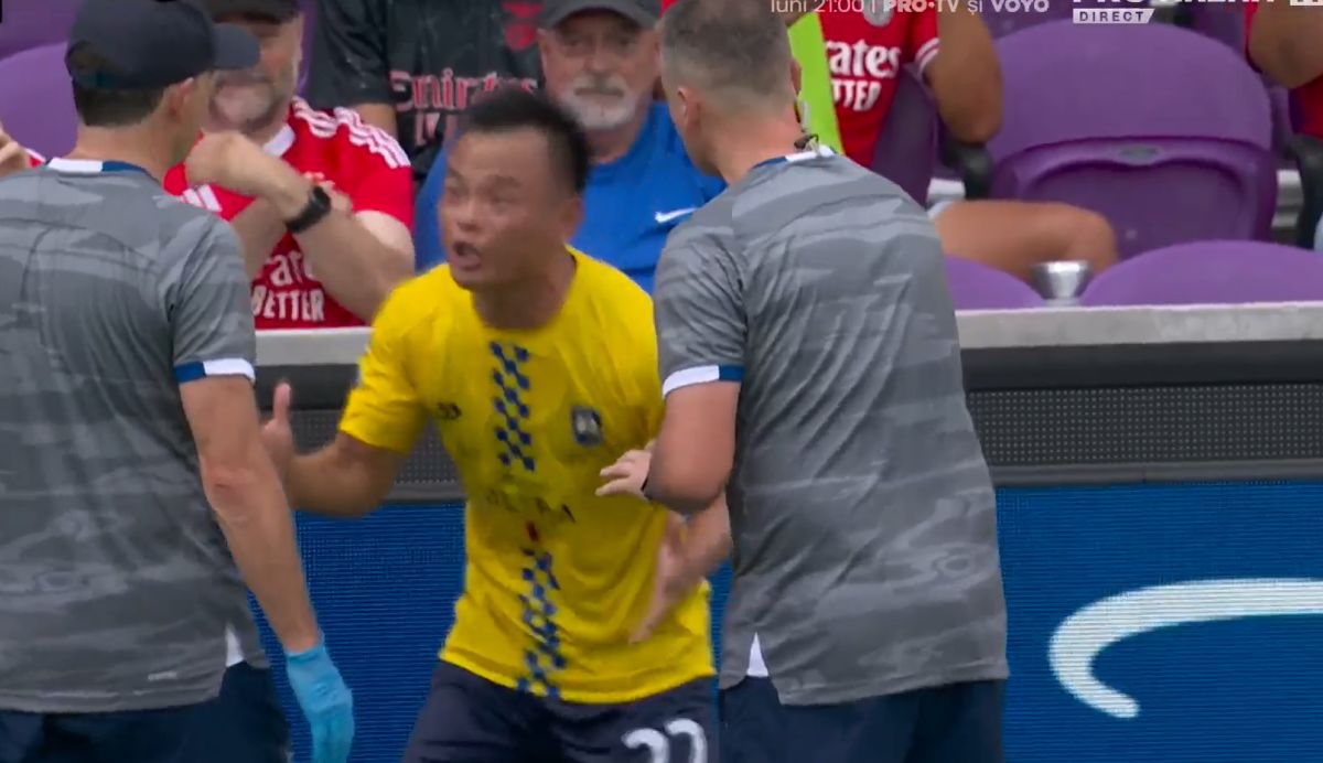 Așa ceva nu s-a mai văzut! Imagini unice, la Campionatul Mondial al Cluburilor » A refuzat să iasă și l-a lăsat „mască” pe antrenor