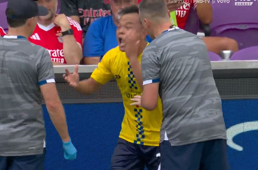 GALERIE FOTO Așa ceva nu s-a mai văzut! Imagini unice, la Campionatul Mondial al Cluburilor » A refuzat să iasă și l-a lăsat „mască” pe antrenor