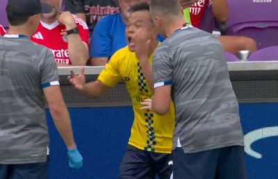 Așa ceva nu s-a mai văzut! Imagini unice, la Campionatul Mondial al Cluburilor » A refuzat să iasă și l-a lăsat „mască” pe antrenor