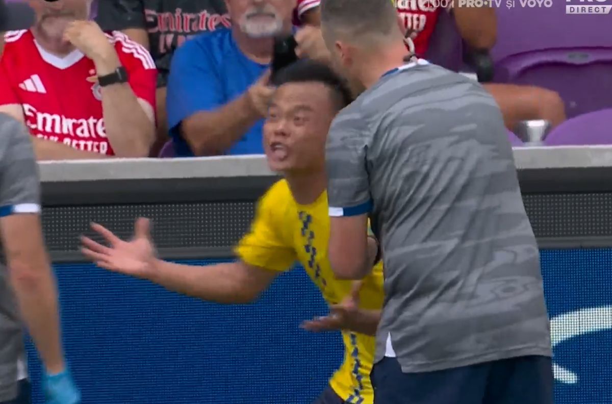 Tong Zhou, criză de nervi în Benfica - Auckland