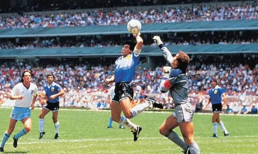 „Mâna lui Dumnezeu” nu se iartă » Chiar și după 40 de ani, portarul Angliei nu uită golul lui Maradona