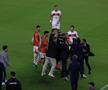 Scandal la Turcia - Paraguay » A devenit primul fotbalist din istorie eliminat pentru că și-a acoperit gura cu mâna