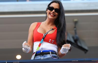 Reporterii Gazetei au dat nas în nas cu celebra Larissa Riquelme la San Francisco » Mai numeroși, turcii au fost dominați de suporterii din Paraguay