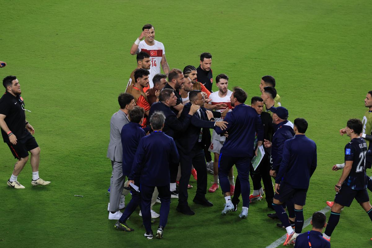Încăierarea generală la Turcia - Paraguay // foto: Ionuț Iordache (GSP.ro)