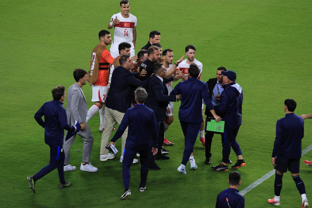 Fotbaliștii Turciei, în stare de șoc după eliminarea rușinoasă de la Mondial: „Prezentăm scuze poporului nostru”