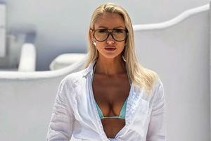 A fugit de Mondial și a încins atmosfera pe insula milionarilor! Iuliana Pepene, escapadă în Mykonos: „Tu ești campioana”