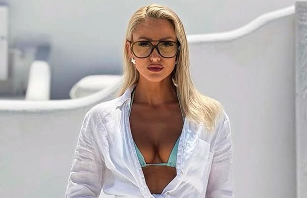 A fugit de Mondial și a încins atmosfera pe insula milionarilor! Iuliana Pepene, escapadă în Mykonos: „Tu ești campioana”