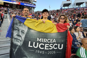 O familie de români l-a omagiat pe Mircea Lucescu, la Turcia - Paraguay: „L-am iubit”