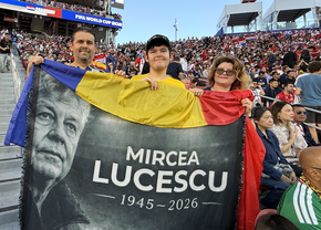 O familie de români l-a omagiat pe Mircea Lucescu, la Turcia - Paraguay: „L-am iubit”