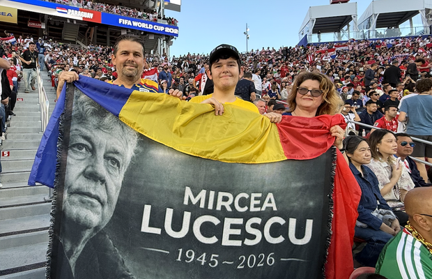 O familie de români l-a omagiat pe Mircea Lucescu, la Turcia - Paraguay: „L-am iubit”