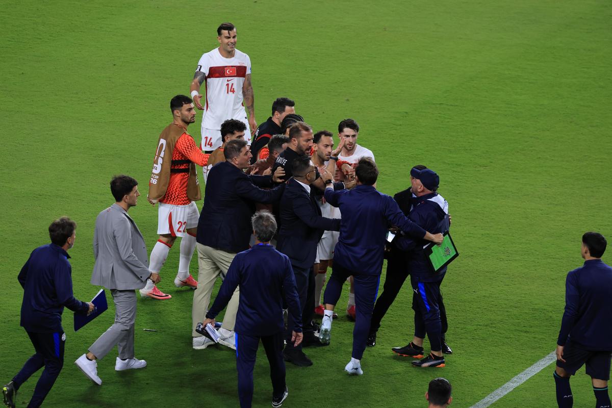 Fotbaliștii Turciei, în stare de șoc după eliminarea rușinoasă de la Mondial: „Prezentăm scuze poporului nostru”