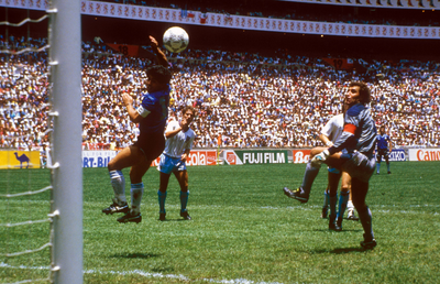 „Mâna lui Dumnezeu” nu se iartă » Chiar și după 40 de ani, portarul Angliei nu uită golul lui Maradona
