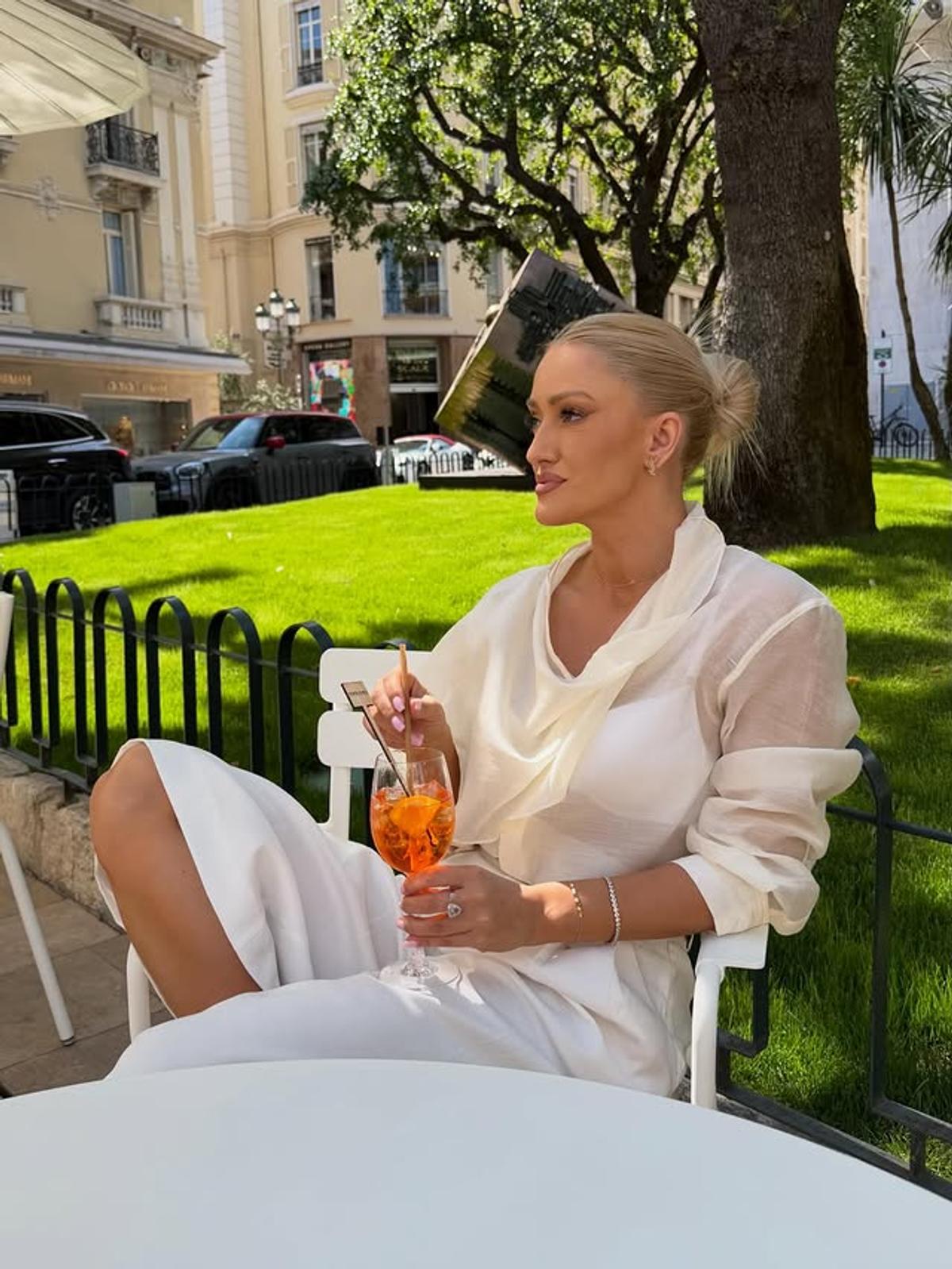 A fugit de Mondial și a încins atmosfera pe insula milionarilor! Iuliana Pepene, escapadă în Mykonos: „Tu ești campioana”