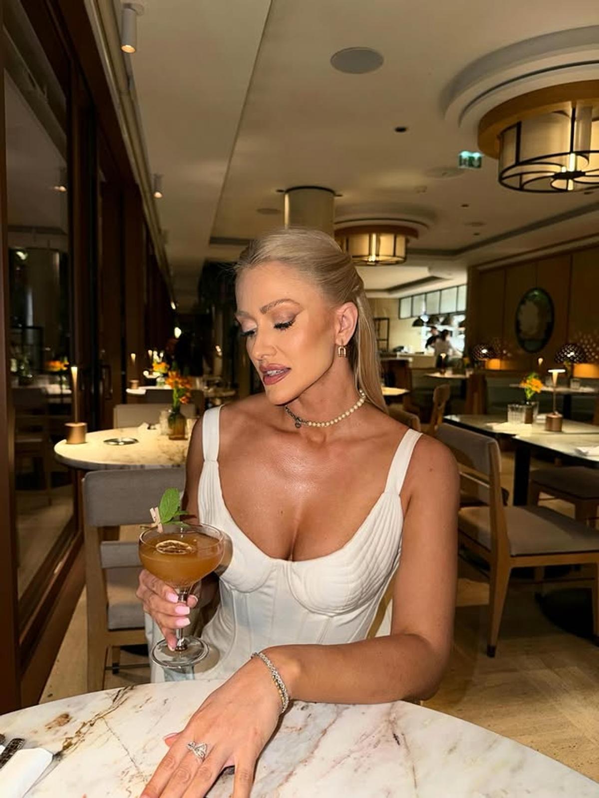 A fugit de Mondial și a încins atmosfera pe insula milionarilor! Iuliana Pepene, escapadă în Mykonos: „Tu ești campioana”