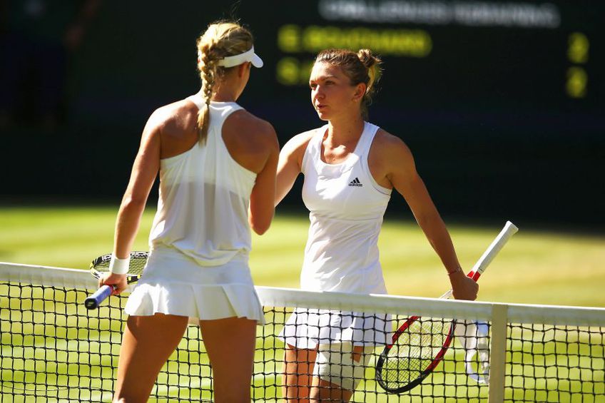 Eugenie Bouchard (stânga) și Simona Halep s-au duelat în semifinale la Wimbledon 2014. Canadianca a învins, 7-6, 6-2 // foto: Guliver/gettyimages
