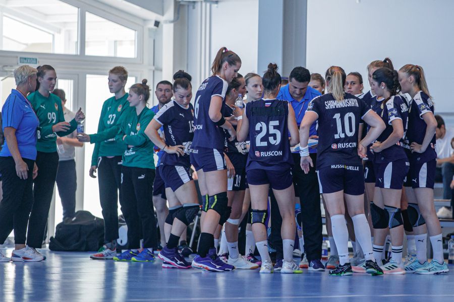 Pera dând indicații la un time-out FOTO ȚSKA Moscova Florentin Pera a debutat cu victorie la ȚSKA Moscova. Succes cu Kuban Krasnodar