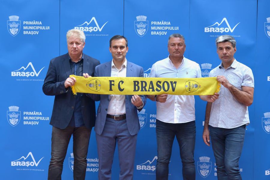 Ioan Mărginean și Ilie Stan, prezentați la noua echipă din Brașov Ioan Mărginean și Ilie Stan, prezentați oficial în Liga 2 » Au la dispoziție 1,5 milioane de euro pentru promovare