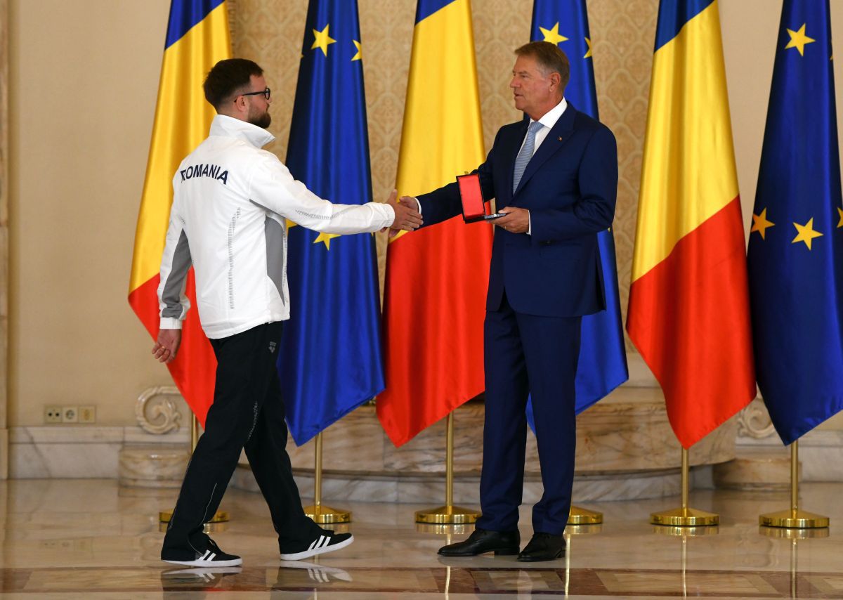 FOTO Ceremonie de decorare: David Popovici și antrenorul Adrian Rădulescu 20.07.2022