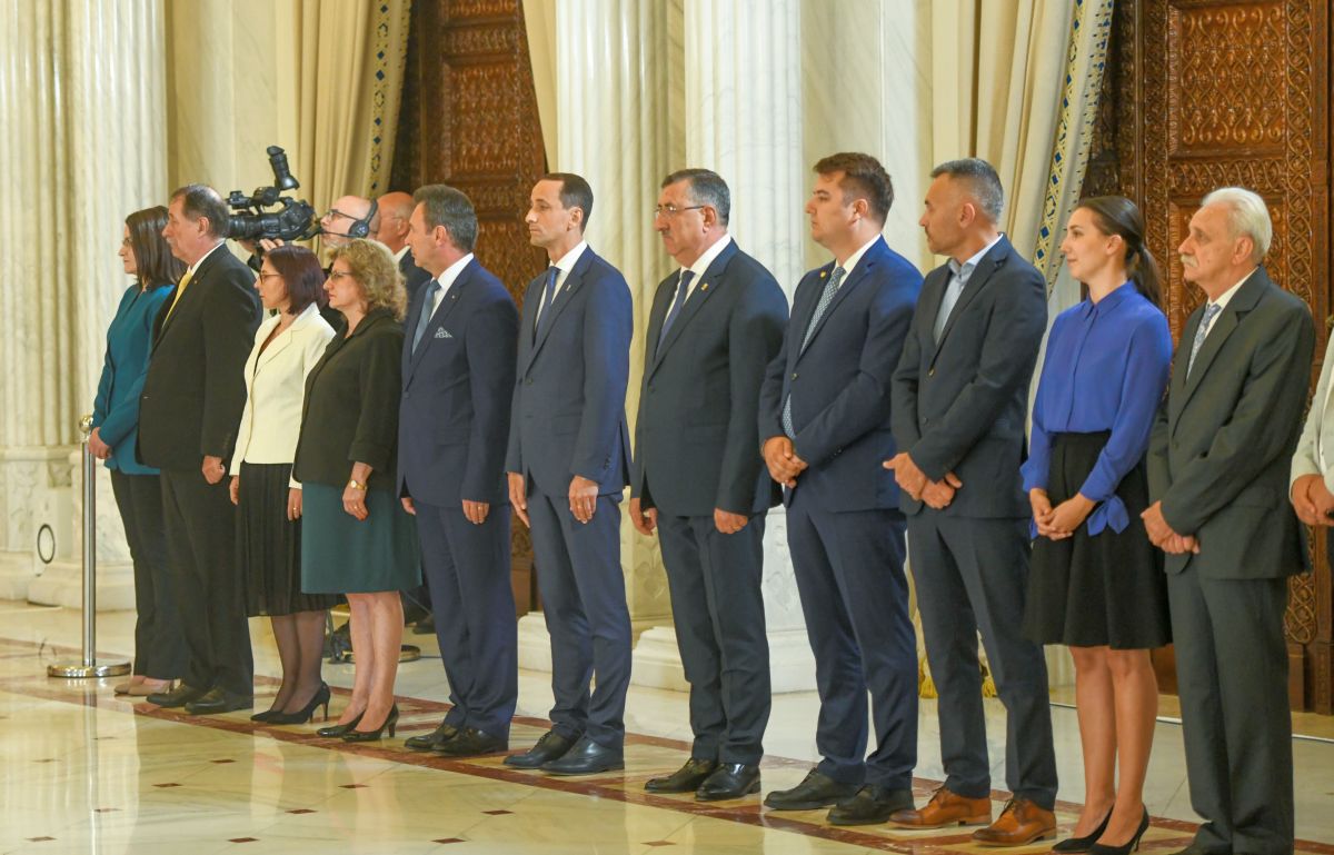 FOTO Ceremonie de decorare: David Popovici și antrenorul Adrian Rădulescu 20.07.2022