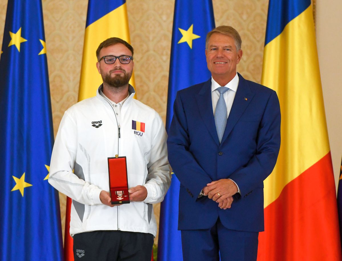 FOTO Ceremonie de decorare: David Popovici și antrenorul Adrian Rădulescu 20.07.2022