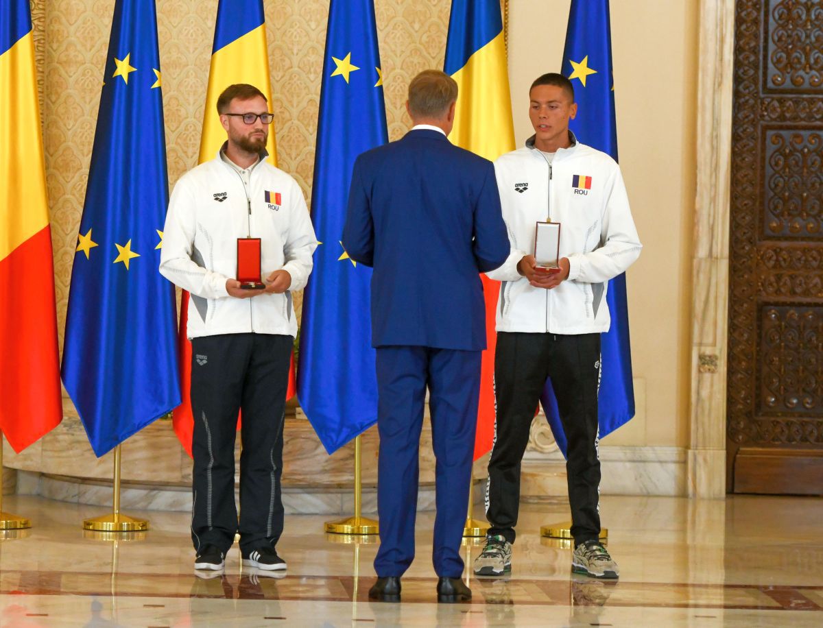 FOTO Ceremonie de decorare: David Popovici și antrenorul Adrian Rădulescu 20.07.2022