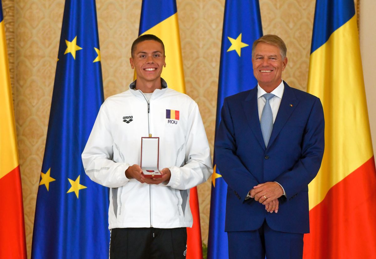 FOTO Ceremonie de decorare: David Popovici și antrenorul Adrian Rădulescu 20.07.2022