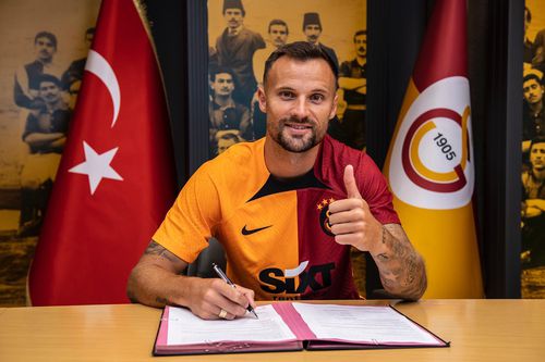 Galatasaray l-a adus sub formă de împrumut pe atacantul elvețian Haris Severovic (30 de ani).