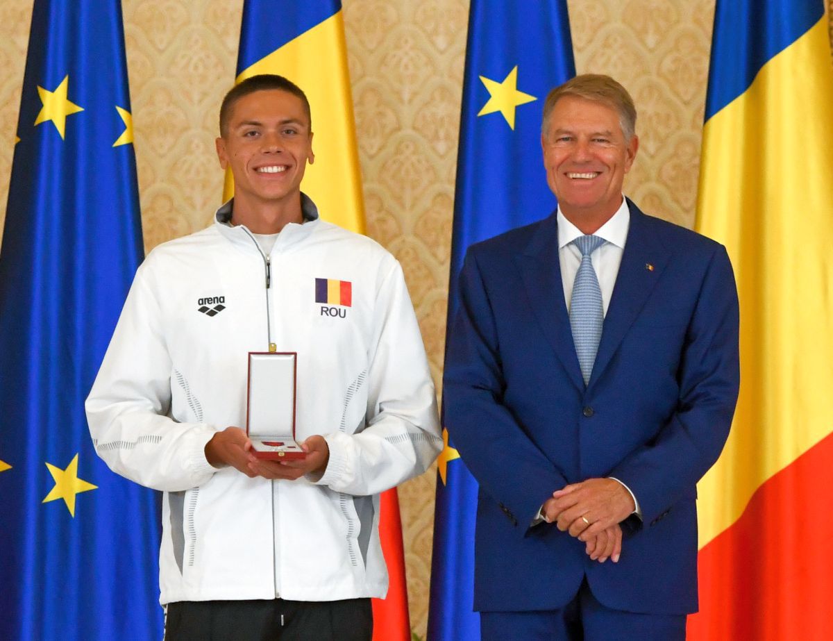 FOTO Ceremonie de decorare: David Popovici și antrenorul Adrian Rădulescu 20.07.2022