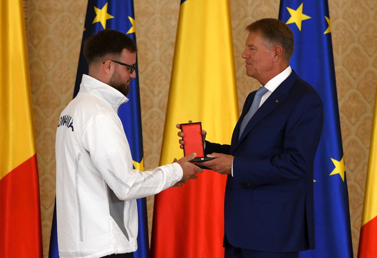 David Popovici a primit Ordinul Național „Steaua României” de la Klaus Iohannis! Mesajul Președintelui: „Fac un apel clar către autorități!”