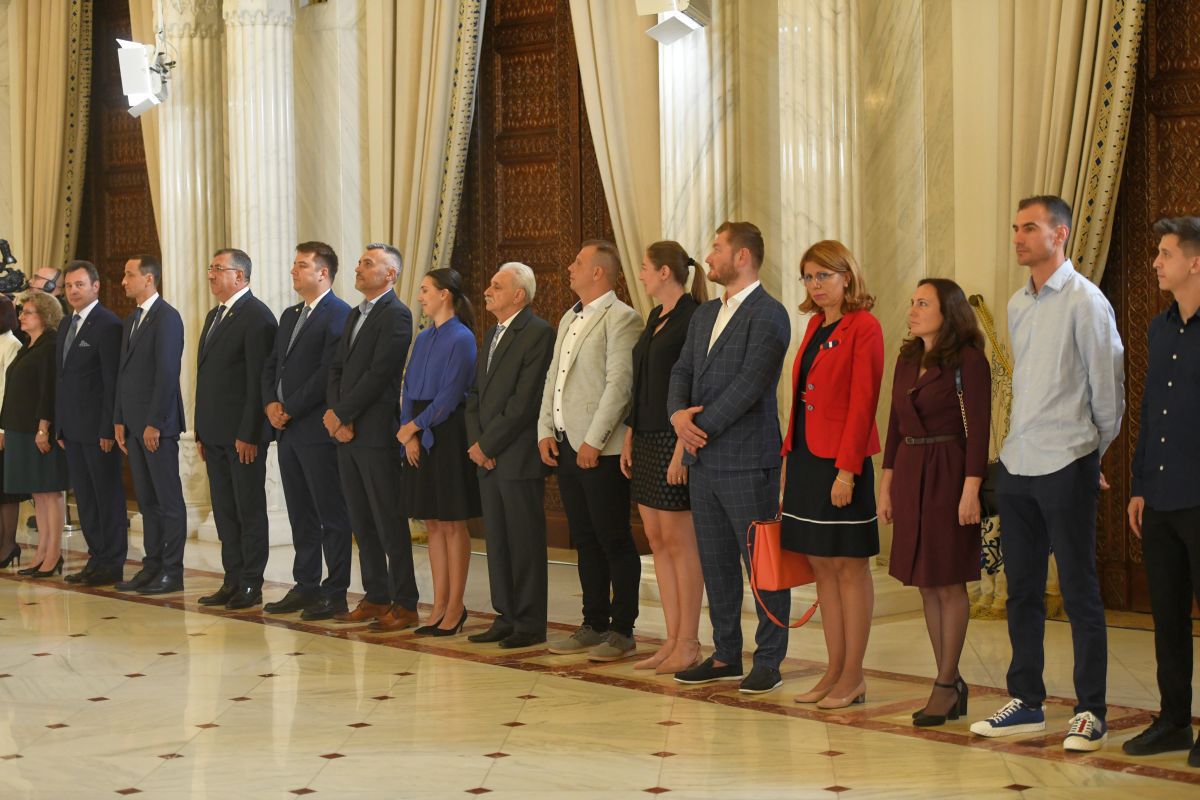 David Popovici a primit Ordinul Național „Steaua României” de la Klaus Iohannis! Mesajul Președintelui: „Fac un apel clar către autorități!”