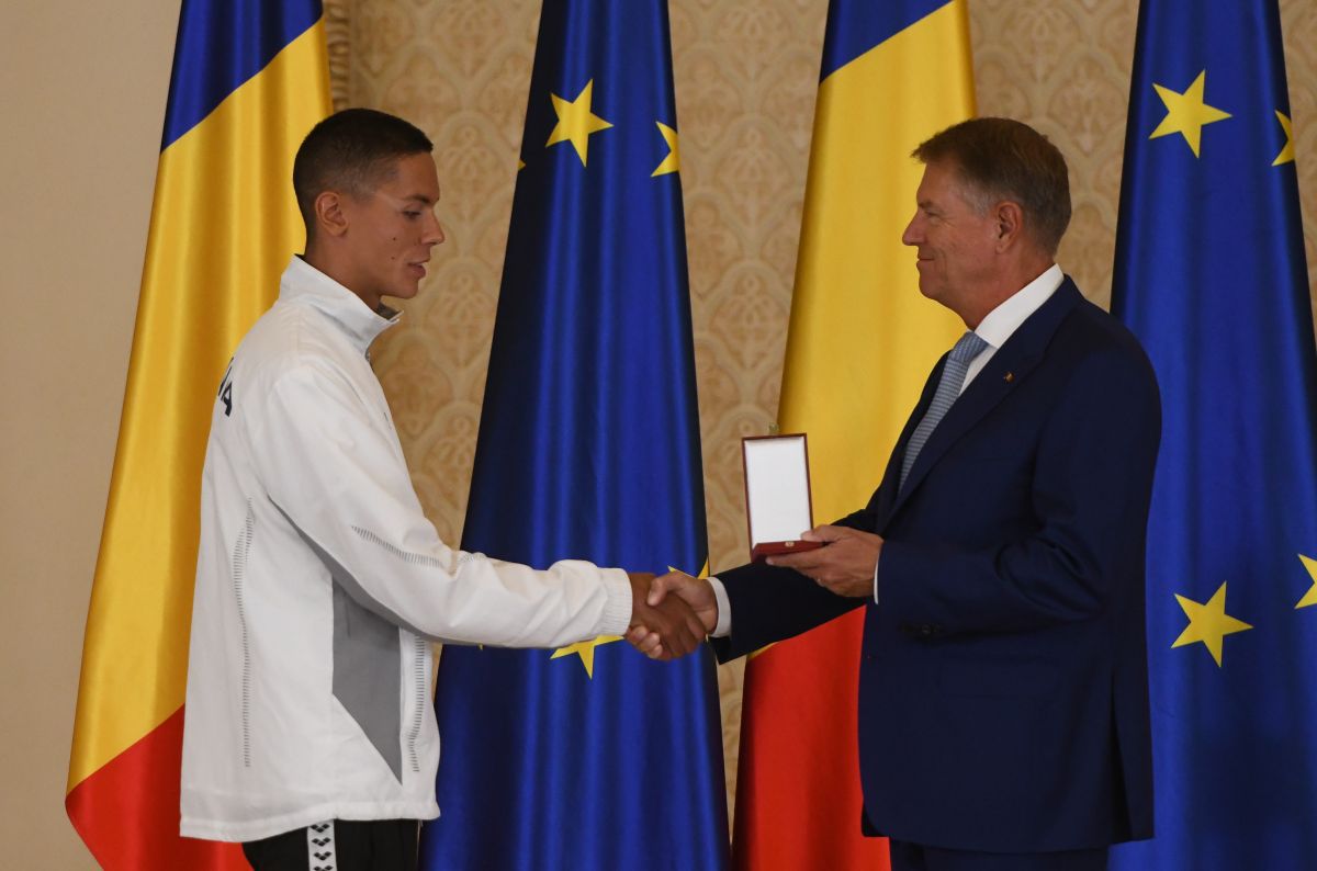 FOTO Ceremonie de decorare: David Popovici și antrenorul Adrian Rădulescu 20.07.2022