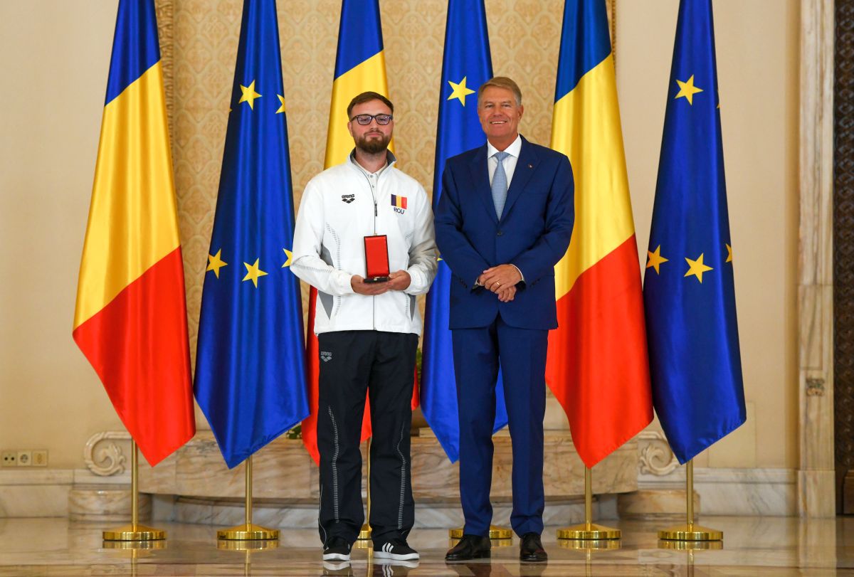 FOTO Ceremonie de decorare: David Popovici și antrenorul Adrian Rădulescu 20.07.2022