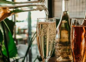 Vinul spumant: 4 reguli pentru a-l consuma corect