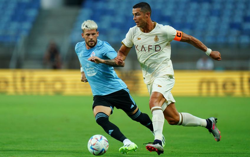 Cristiano Ronaldo (38 de ani) a purtat apărători Adidas în meciul amical pierdut de Al Nassr în fața celor de la Celta Vigo, scor 0-5. Portughezul are contract cu Nike de peste 20 de ani.