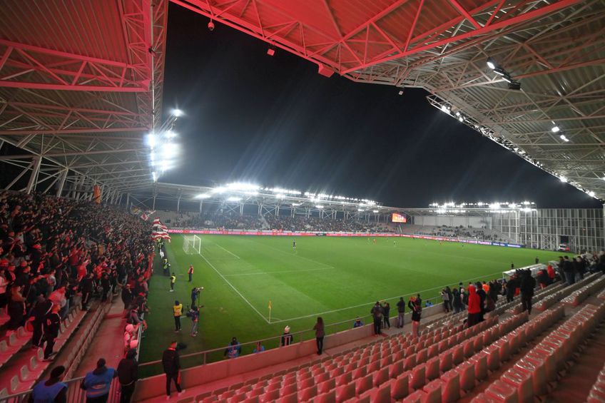 Derby de România, FCSB - Dinamo, se va disputa sâmbătă seara, de la 21:30, pe „Arcul de Triumf”. Joi la prânz a fost semnat contractul de închiriere dintre clubul lui Gigi Becali și conducerea Complexului Sportiv Național Arcul de Triumf.