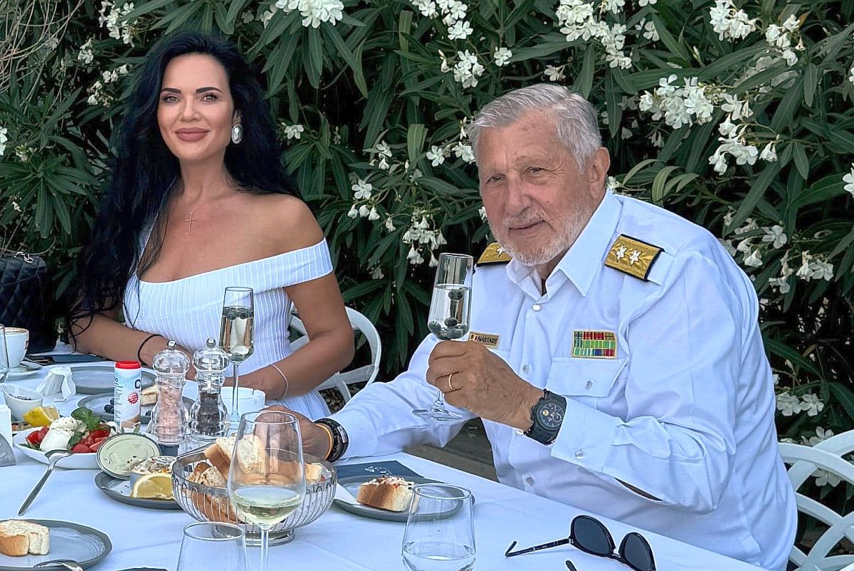 Ilie Năstase, discurs devastator la adresa lui Brigitte Sfăt: „Domnișoarele astea au reality-show-uri. Îi vezi pe Jador, te ador, te adorm, Pastramă, Salam, parizer. Ce-i asta?!”