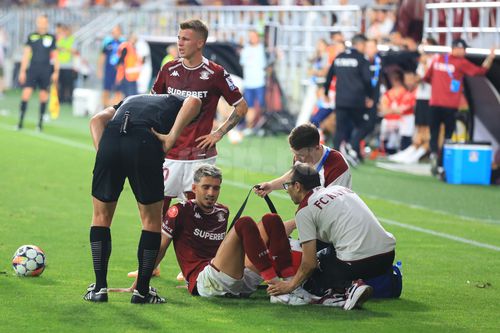 Albion Rrahmani a ieșit accidentat în Rapid - CFR Cluj 2-2. Foto: Ionuț Iordache (GSP)