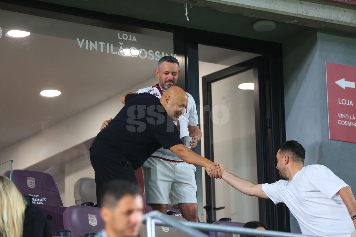 Fără Dan Șucu, dar plină de celebrități » Cum a arătat loja giuleștenilor la Rapid - CFR Cluj