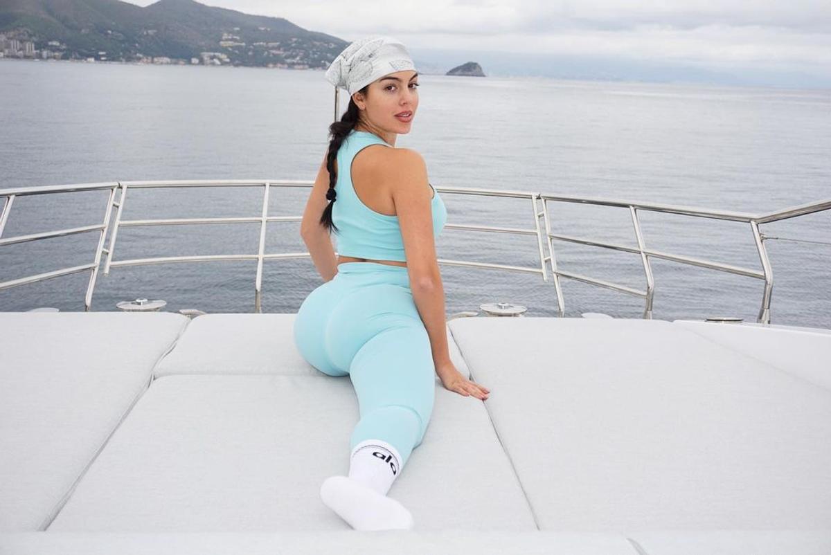 Georgina s-a pozat doar în ... tricou pentru a sărbători live golurile lui Cristiano Ronaldo! » Fotografia devenită virală