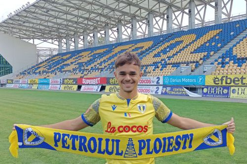 Petrolul a anunțat transferul lui Denis Radu (21 de ani), fundaș dreapta venit de la Poli Timișoara.