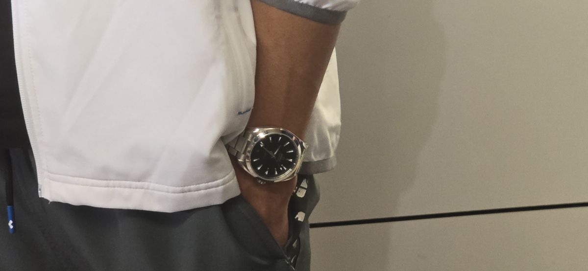 Ceasul purtat de David Popovici, la plecarea către Singapore