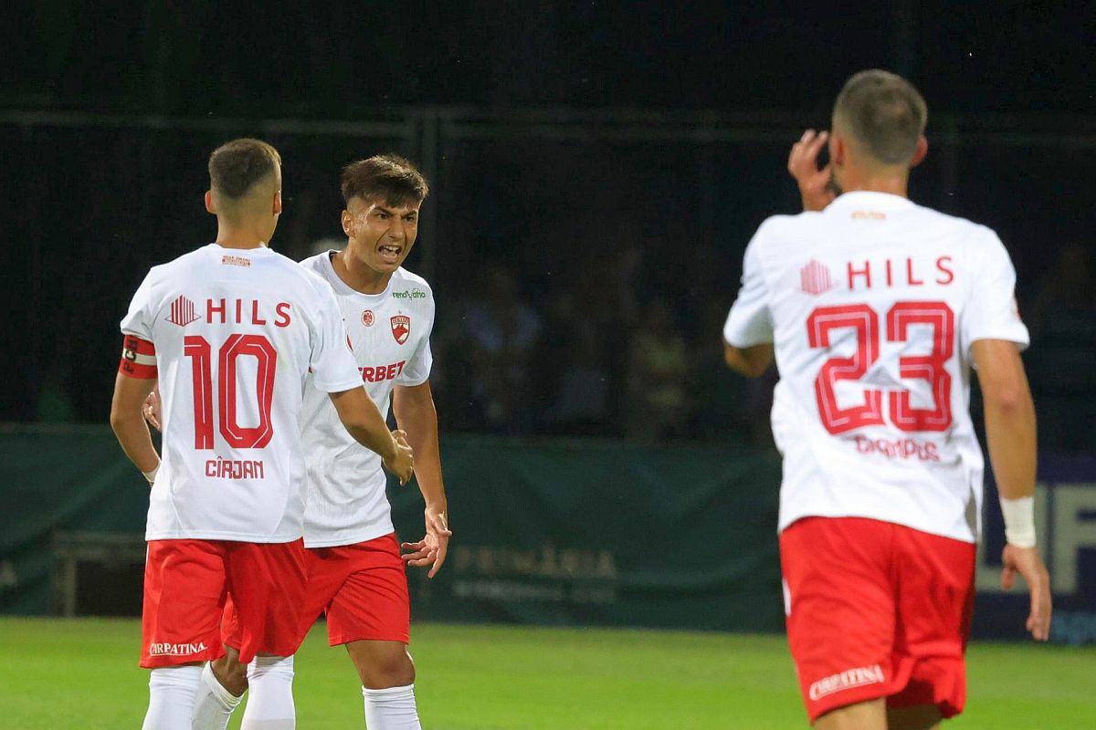 „Regii” sponsorilor în Superligă: nu se apropie de austrieci, dar o formație din România este „burdușită” de sigle! La polul opus, singura echipă cu ZERO parteneri