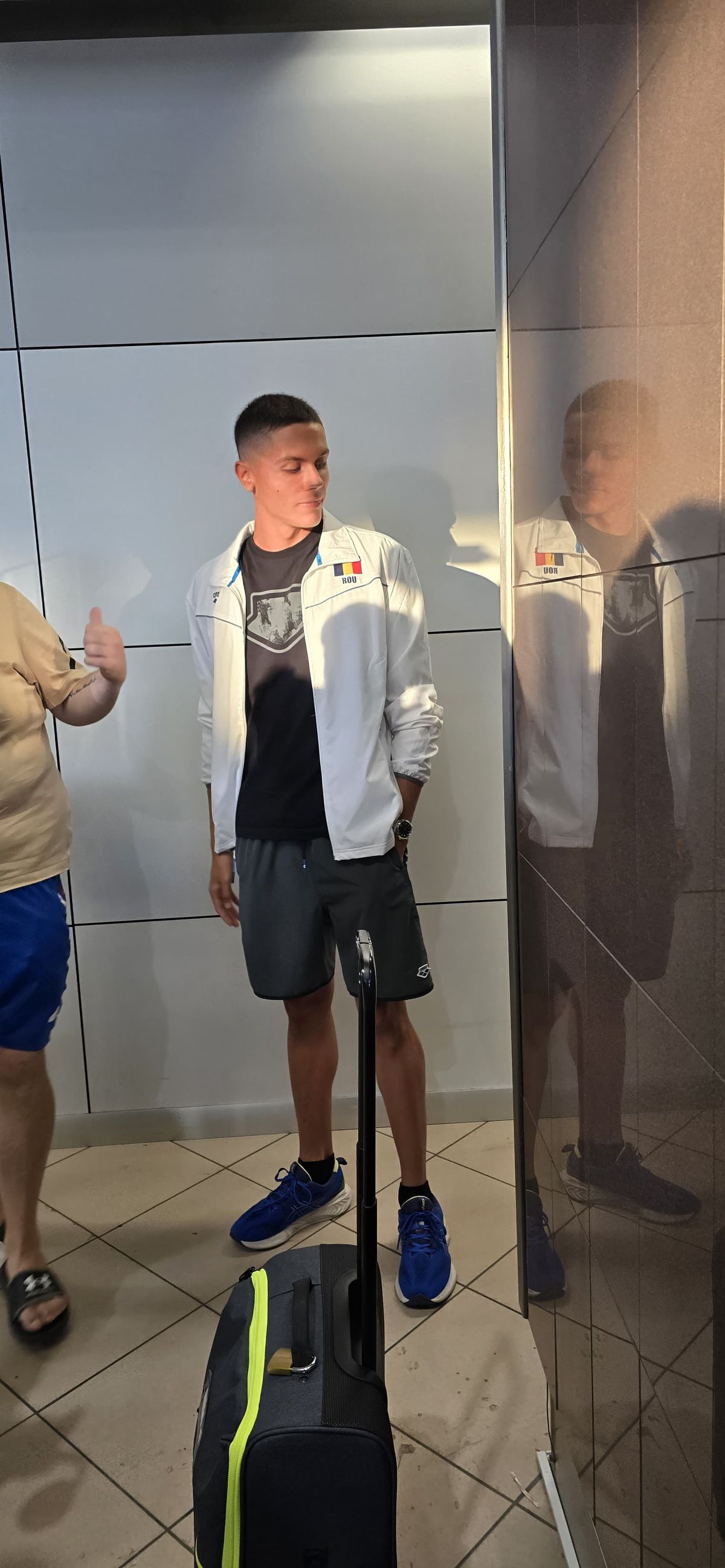 Ceasul purtat de David Popovici, la plecarea către Singapore