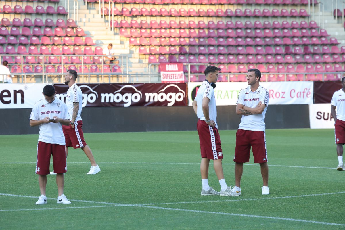 Imagini de pe gazon înainte de Rapid - CFR Cluj/ foto: Ionuț Iordache (GSP)