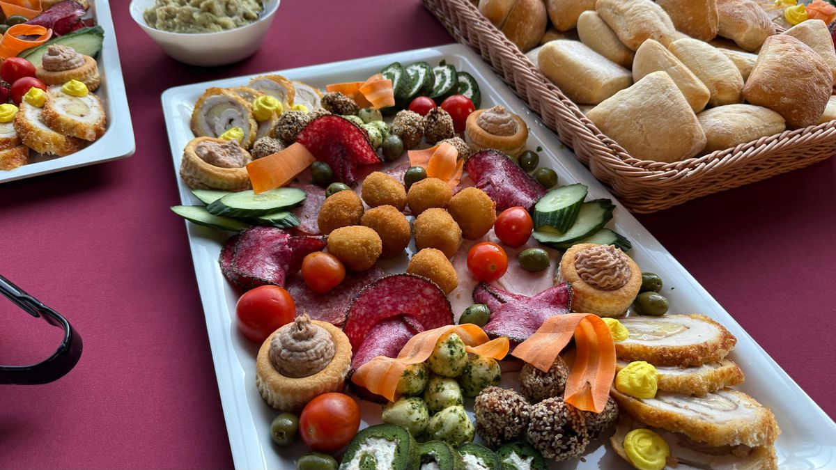 Meniul primit de fani la Rapid - CFR Cluj