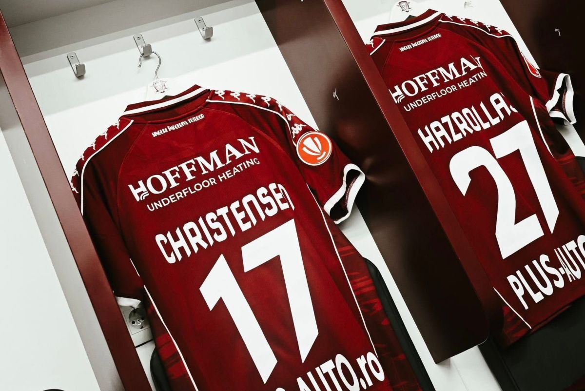 Mobexpert a dispărut! Cine a scos firma lui Șucu de pe tricourile Rapidului