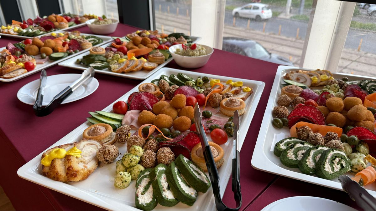 Meniul primit de fani la Rapid - CFR Cluj