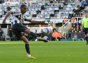 Eddie Howe pune capăt speculațiilor: „Isak rămâne la Newcastle”